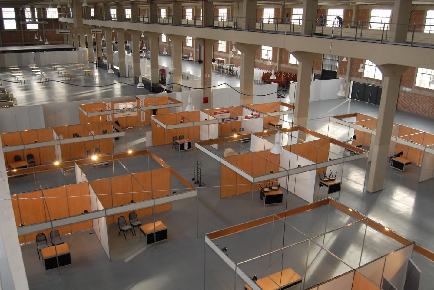 Vista aérea de stands